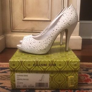 Gianni Bini white jeweled heels size 7